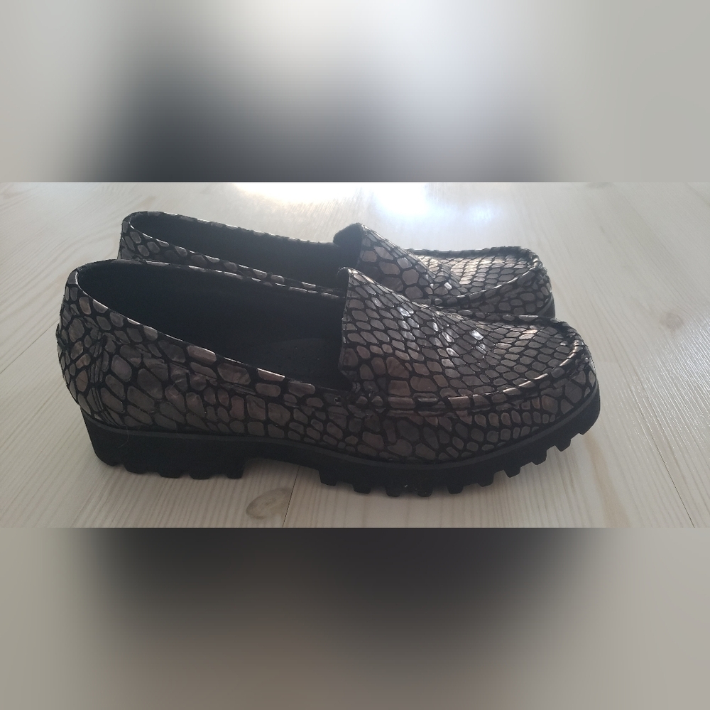 Donald Pliner Rio Croc Chunky Loafers Pewter Leather Size 8.5 M